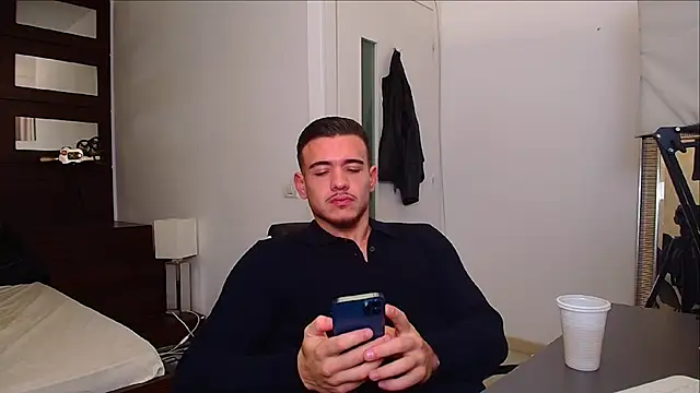 Snapshot of ElijahThorne chatting on 11/24/25, 05:29 ElijahThorne online show from 11/24/25, 05:29