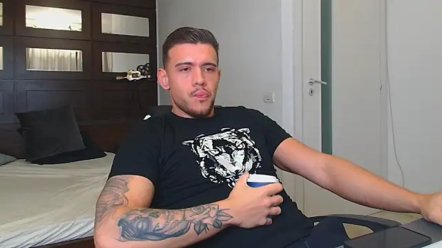 ElijahThorne online show from 01/19/26, 05:11