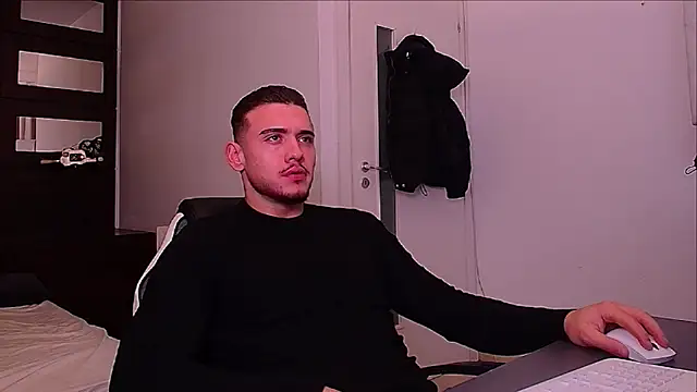 ElijahThorne online show from 12/22/25, 08:14