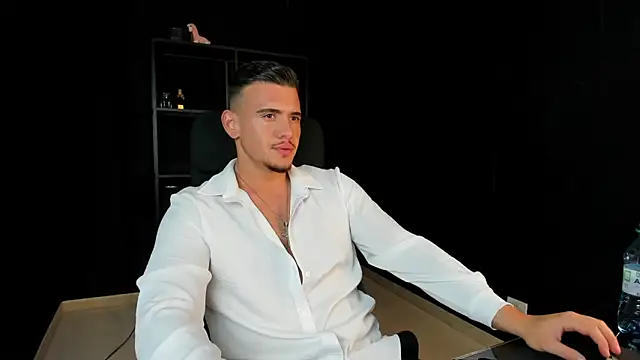 ElijahThorne online show from 04/10/26, 06:42