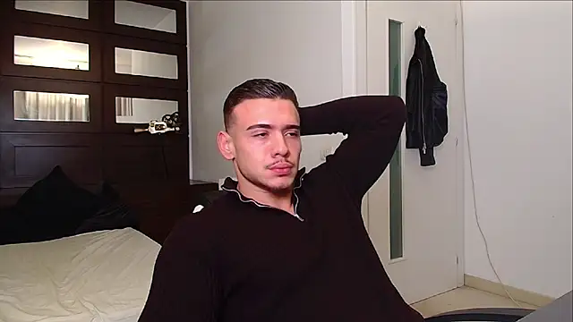 Snapshot of ElijahThorne chatting on 11/23/25, 05:39 ElijahThorne online show from 11/23/25, 05:39