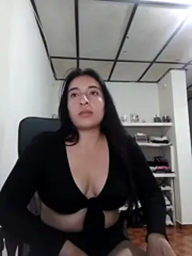 kira-stormm online show from 05/19/26, 12:37