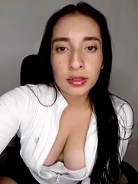 kira-stormm online show from 04/12/26, 09:40