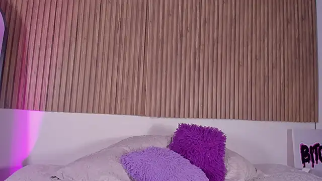 Snapshot of Hayley-Fox chatting on 11/28/25, 02:45 Hayley-Fox online show from 11/28/25, 02:45