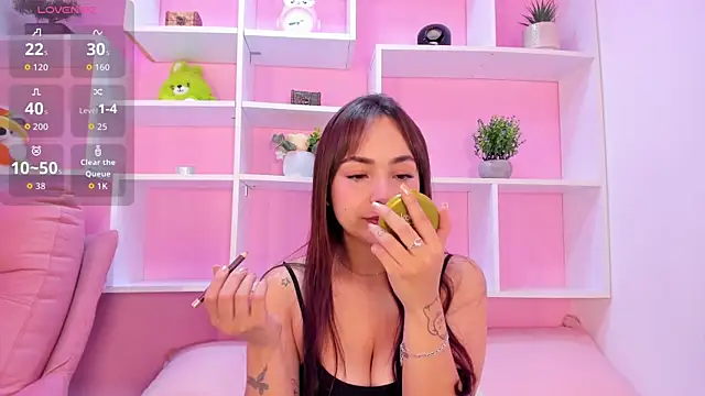 Snapshot of kittyMelvis chatting on 11/25/25, 11:43 kittyMelvis online show from 11/25/25, 11:43