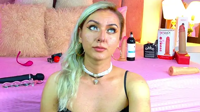 Lunitaa Diva online show from 02/10/26, 03:44