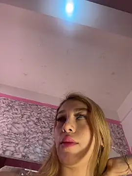 valeryfox   online show from 11/28/25, 12:05