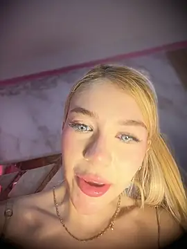 valeryfox   online show from 03/06/26, 06:25