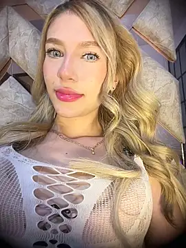 valeryfox   online show from 05/26/26, 12:20
