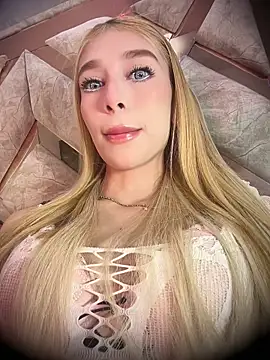 valeryfox   online show from 04/21/26, 01:42