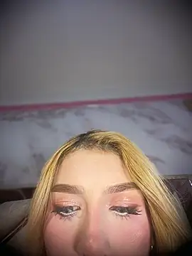 valeryfox   online show from 03/25/26, 11:58