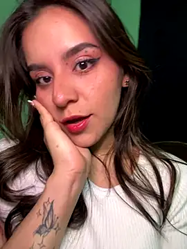 Snapshot of _Sweetlove_ chatting on 12/17/25, 11:54 Sweetlove online show from 12/17/25, 11:54