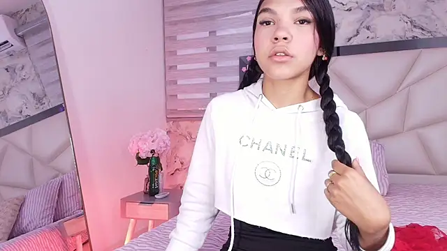 lili jhonson online show from 06/17/26, 11:53