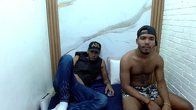 Snapshot of Straight_latinX chatting on 11/30/25, 08:42 Straight latinX online show from 11/30/25, 08:42