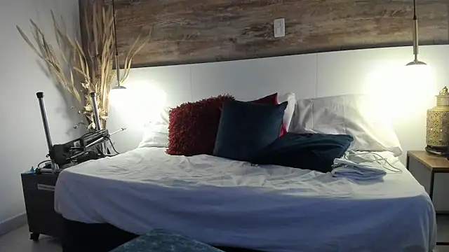 lathiffa online show from 11/25/25, 05:52