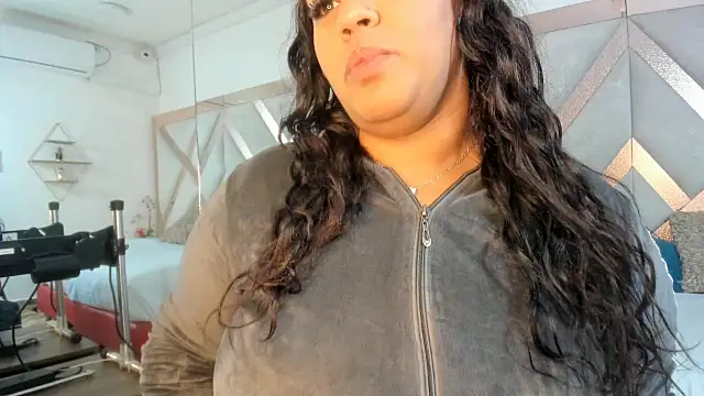 lathiffa online show from 01/12/26, 08:47