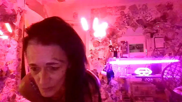 chaoticluvbug online show from 12/23/25, 06:45