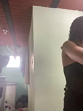 Snapshot of Brianna77 chatting on 12/17/25, 09:42 Brianna77 online show from 12/17/25, 09:42