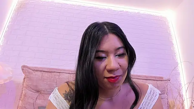 Snapshot of lunaa_hart chatting on 05/01/26, 12:04 lunaa hart online show from 05/01/26, 12:04