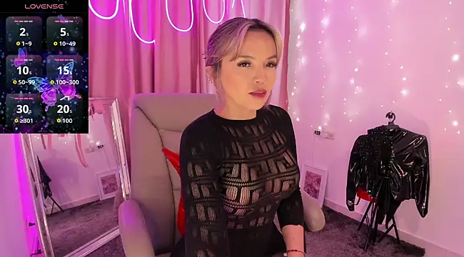 Snapshot of HikariWen chatting on 12/05/25, 05:44 HikariWen online show from 12/05/25, 05:44