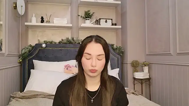 Amber Bond online show from 01/13/26, 05:55