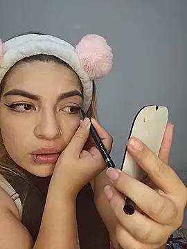 mila curvy online show from 12/15/25, 05:35