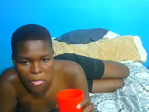 Snapshot of VirginPrincess06 chatting on 11/27/25, 01:17 VirginPrincess06 online show from 11/27/25, 01:17