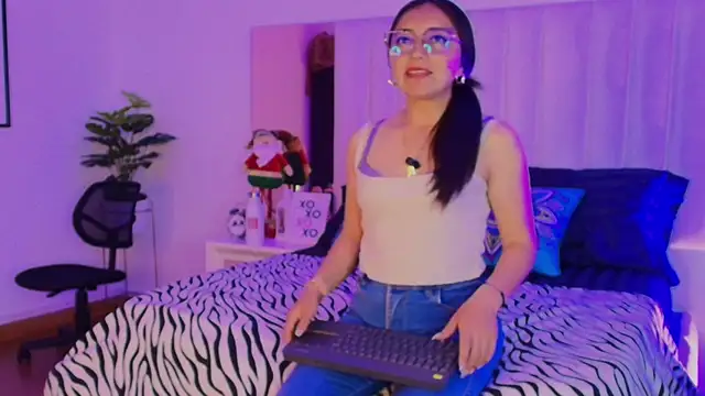 Mara Wolf01 online show from 12/18/25, 08:34