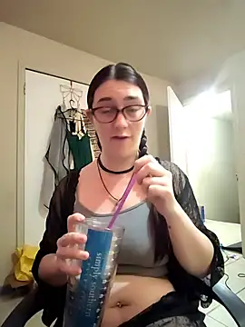 Snapshot of LaylaLucis chatting on 07/09/26, 12:22 LaylaLucis online show from 07/09/26, 12:22