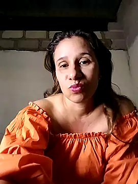 Snapshot of MIA-LARIOS chatting on 01/18/26, 03:43 MIA-LARIOS online show from 01/18/26, 03:43