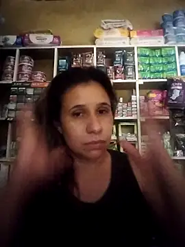 Snapshot of MIA-LARIOS chatting on 04/06/26, 10:33 MIA-LARIOS online show from 04/06/26, 10:33