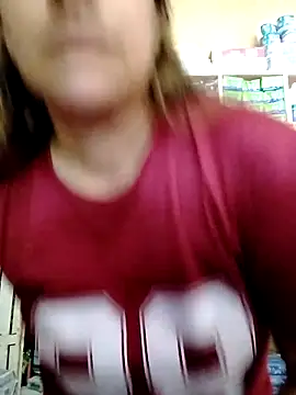 Snapshot of MIA-LARIOS chatting on 04/13/26, 03:38 MIA-LARIOS online show from 04/13/26, 03:38