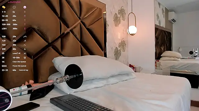 Alexa-Lynx online show from 04/10/26, 05:03