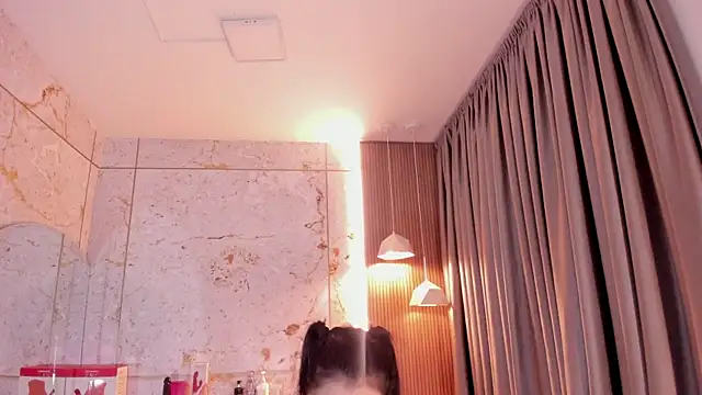 Snapshot of Haylenpark chatting on 12/18/25, 11:36 Haylenpark online show from 12/18/25, 11:36