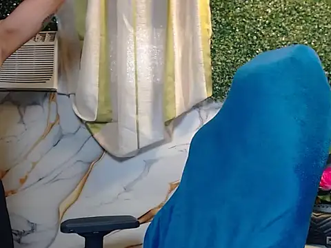 imadriana12 online show from 12/04/25, 05:56