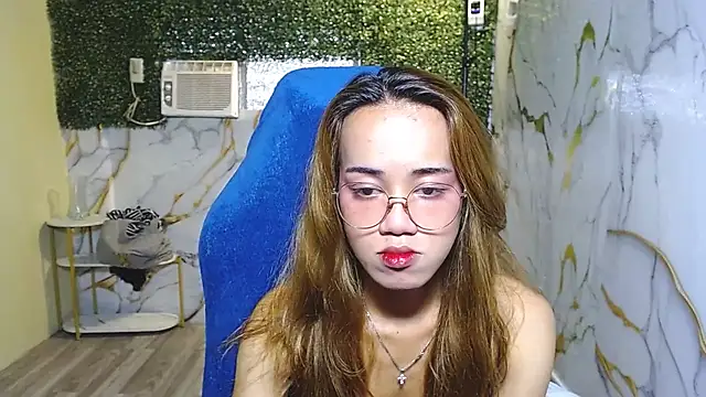 imadriana12 online show from 11/28/25, 07:30