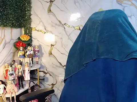 imadriana12 online show from 12/02/25, 05:42