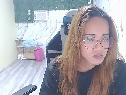 imadriana12 online show from 11/23/25, 07:51