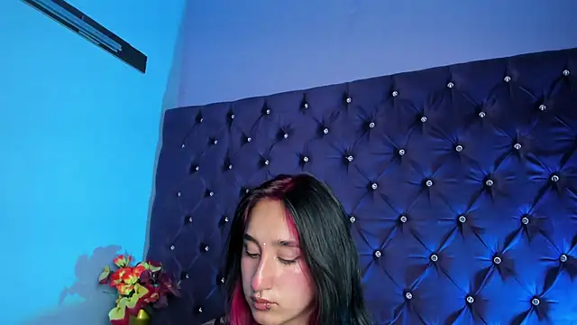 CharlotteStuart online show from 04/09/26, 04:03