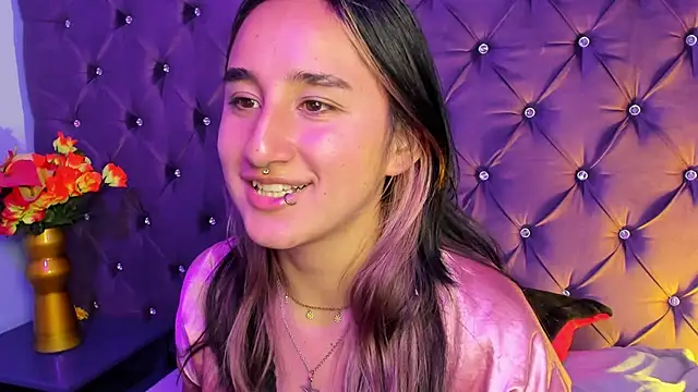 CharlotteStuart online show from 04/05/26, 03:46