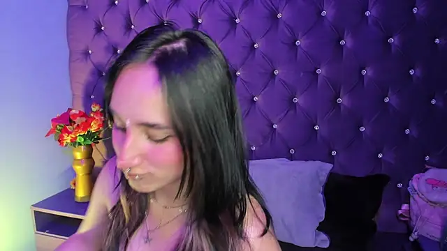 CharlotteStuart online show from 04/07/26, 03:41