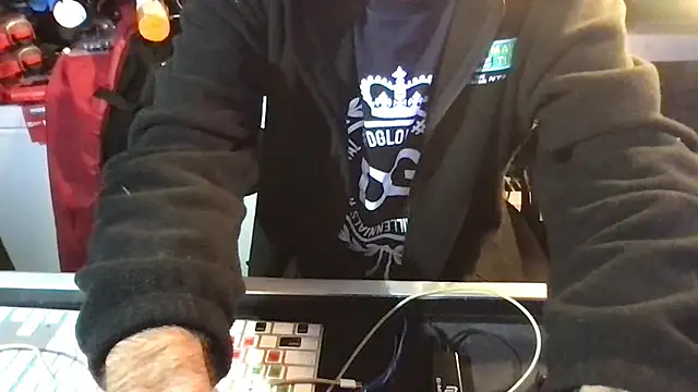 Snapshot of SinlessFreedom7 chatting on 02/06/26, 03:57 SinlessFreedom7 online show from 02/06/26, 03:57