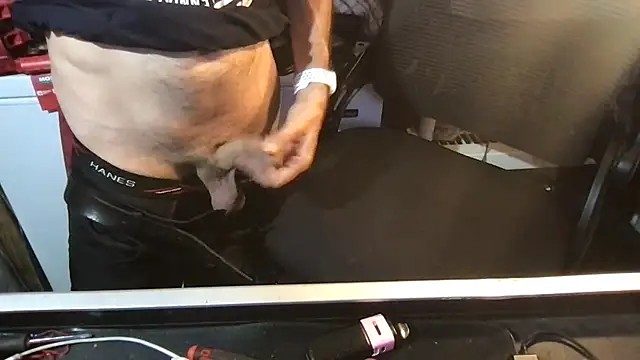 Snapshot of SinlessFreedom7 chatting on 02/05/26, 03:52 SinlessFreedom7 online show from 02/05/26, 03:52