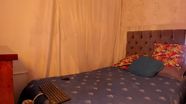 Snapshot of victoria_mk chatting on 11/27/25, 04:13 victoria mk online show from 11/27/25, 04:13