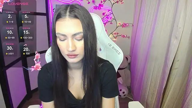 AdeleLuu online show from 11/25/25, 01:39