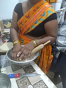 Desicouple1706 online show from 12/21/25, 02:30