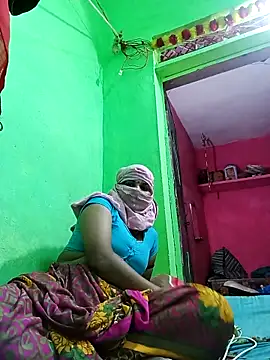 Snapshot of Hot_kire chatting on 12/17/25, 10:42 Hot kire online show from 12/17/25, 10:42