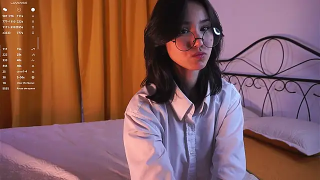 StaciaBratz online show from 11/21/25, 07:02