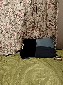 Snapshot of Susiee_Redd chatting on 12/21/25, 02:41 Susiee Redd online show from 12/21/25, 02:41