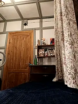 Snapshot of Susiee_Redd chatting on 12/19/25, 01:46 Susiee Redd online show from 12/19/25, 01:46